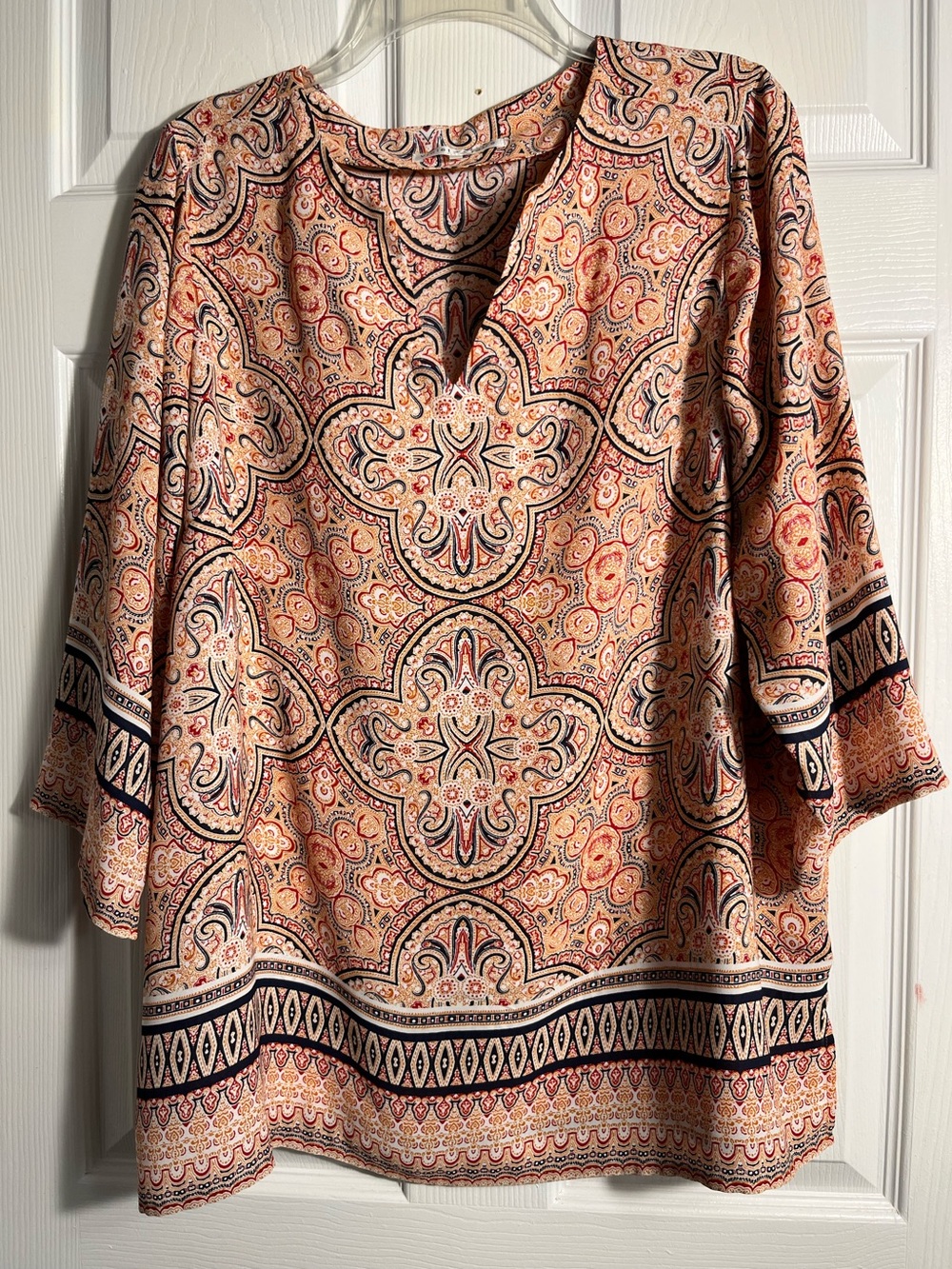 Violet & Claire Paisley Medallion Top in Cream, Black & Rust 1X